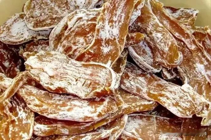 这是啥东西？怎么上面还有一层白的像面粉？农村朋友肯定知道，我想问问城里的朋友您知