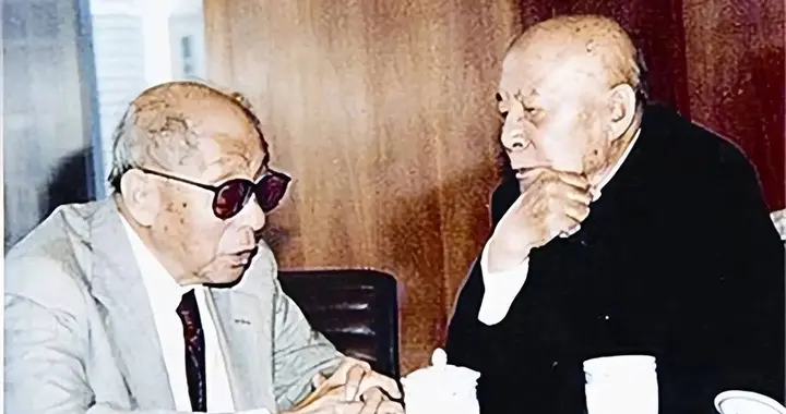 张学良九十一寿辰，吕正操登门拜寿，半生隔绝为何情谊更深？