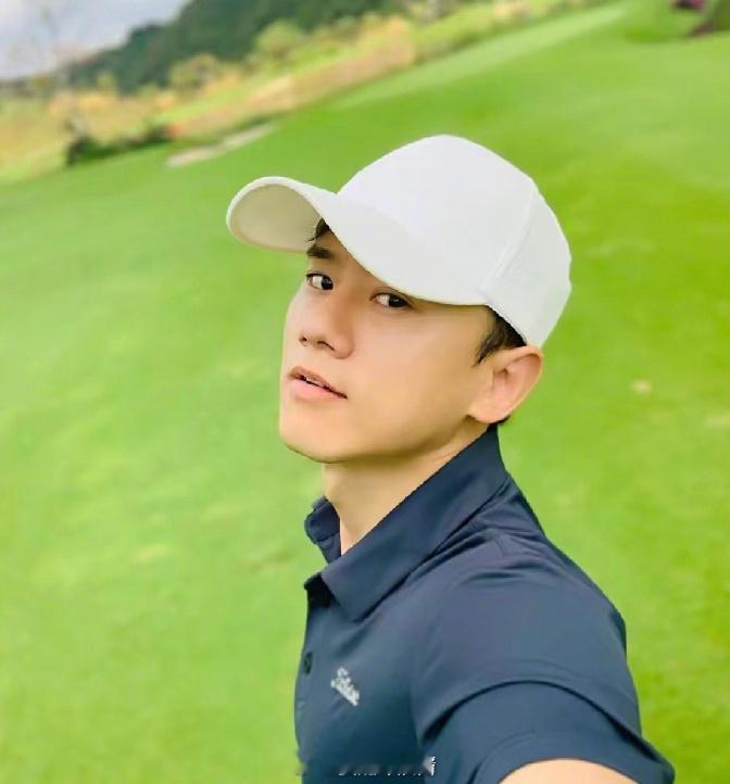 [哆啦A梦吃惊]这么神奇吗？张杰谢娜的双胞胎，一个像张杰，一个像谢娜（包子侧脸和