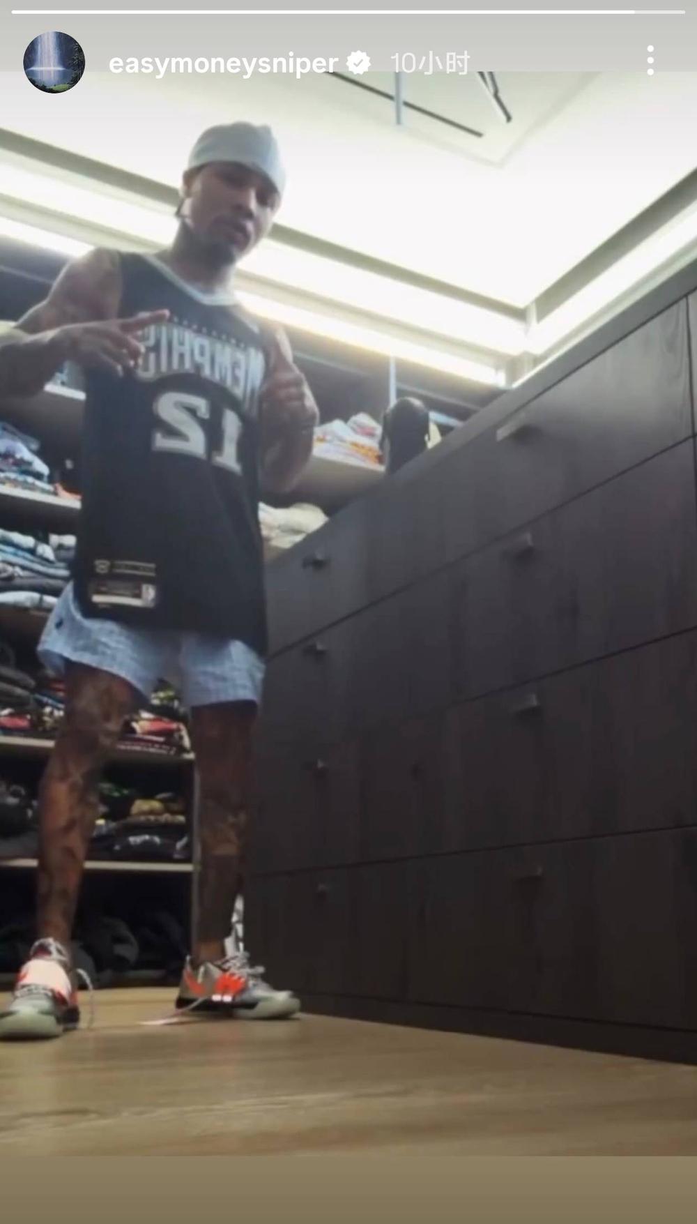 杜兰特INS晒图是在暗示要莫兰特吗？
这图片镜像下就是莫兰特的球衣号，结合阿杜的