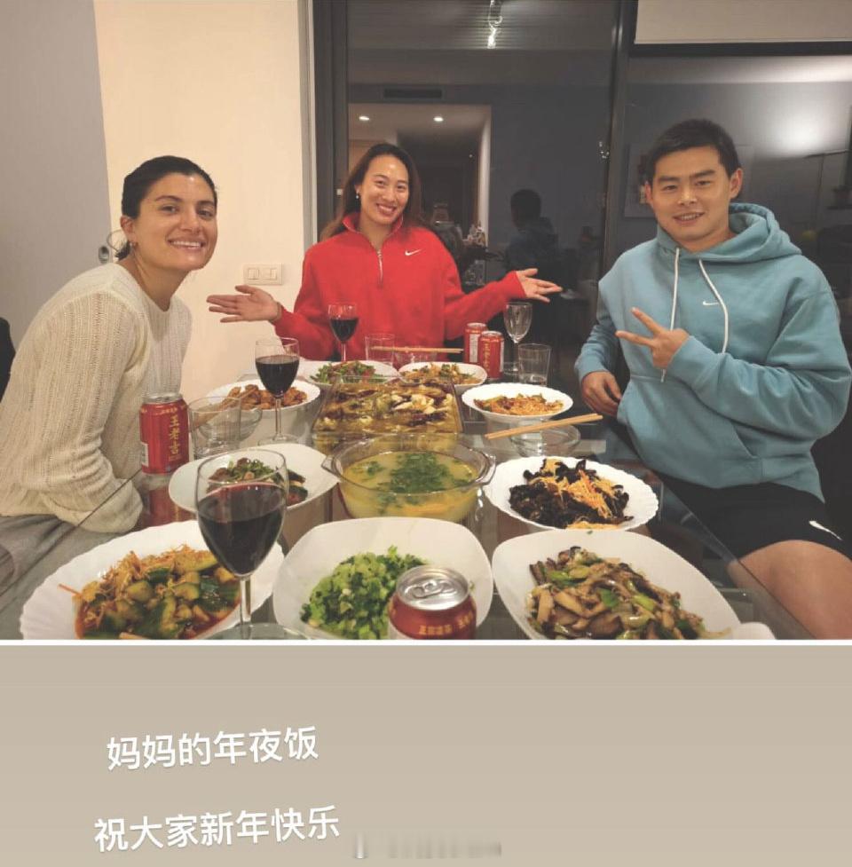 郑钦文[超话]  新春大吉 ，新年快乐🎆🎉 