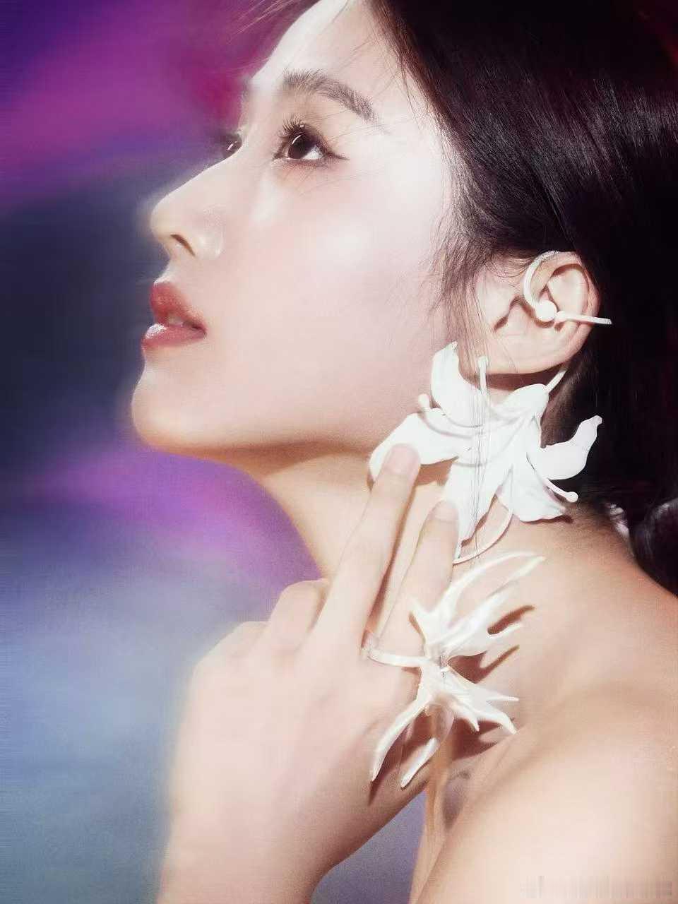 演员｜卢昱晓  x 𝙑𝙊𝙂𝙐𝙀VOGUE时尚之力盛会 描摹万象之形 洞
