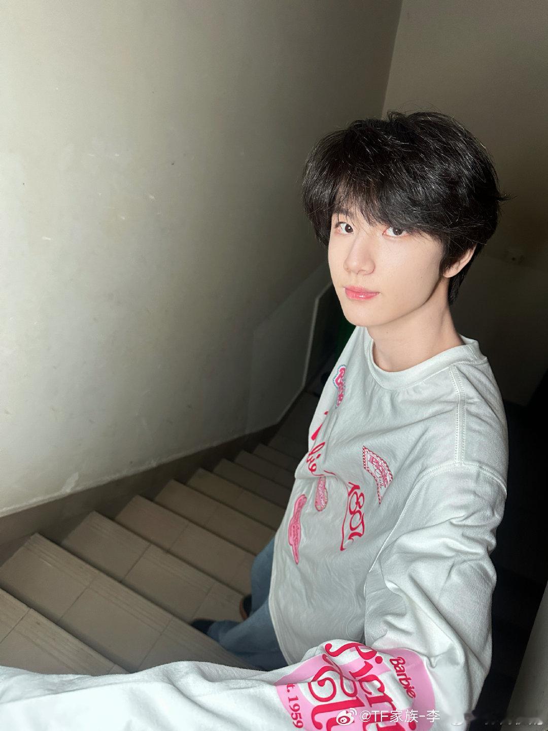 李煜东TF运动会饭撒李煜东比心饭撒TF家族运动会直播 TF家族运动会直播甜度拉满