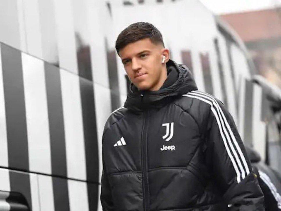 穆哈雷莫维奇：“我从未见过像伊尔迪兹这样的球员。他与众不同，他一拿到球，就仿佛变