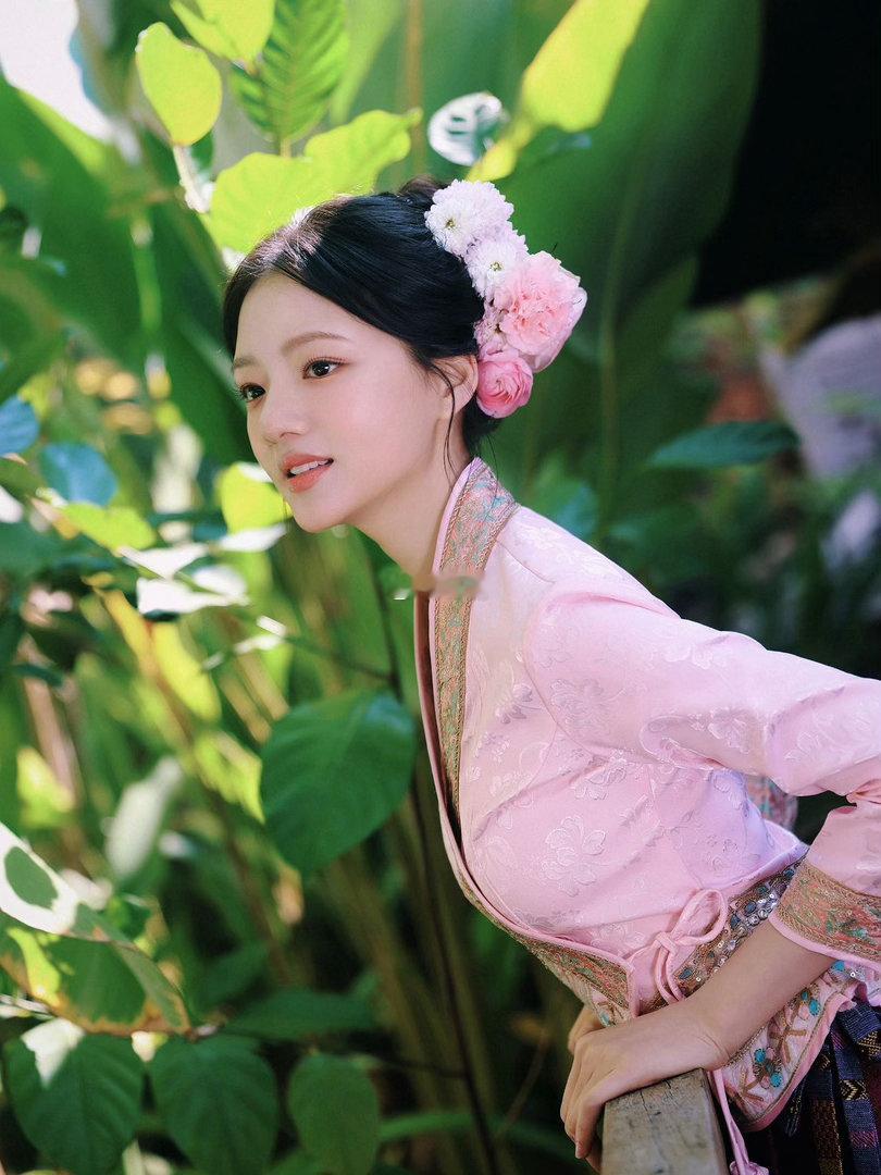 任敏说王鹤棣是自己精神上的妈妈 谁能不喜欢可爱的任敏，想法清奇又有趣，敢说又大方