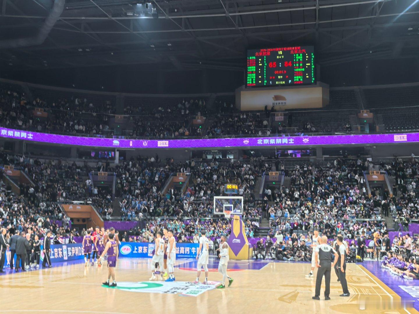北控男篮vs北京男篮 感觉是这几年最平静的一场德比，客队取胜的规律没破。北控还是
