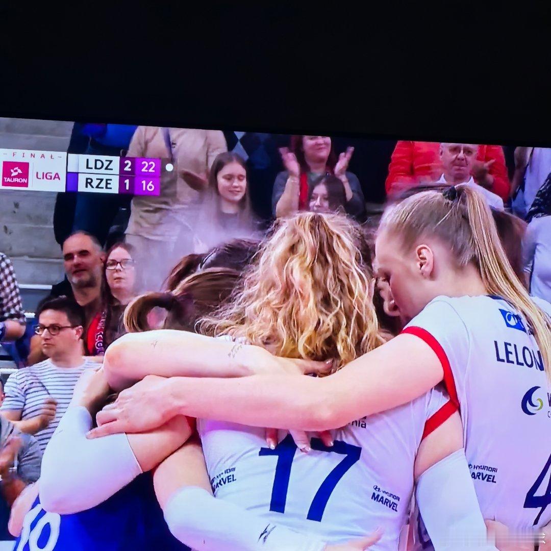 让罗兹夺冠吧，热舒夫确实不值得，这赛季达玛斯凯值得褒奖～ 