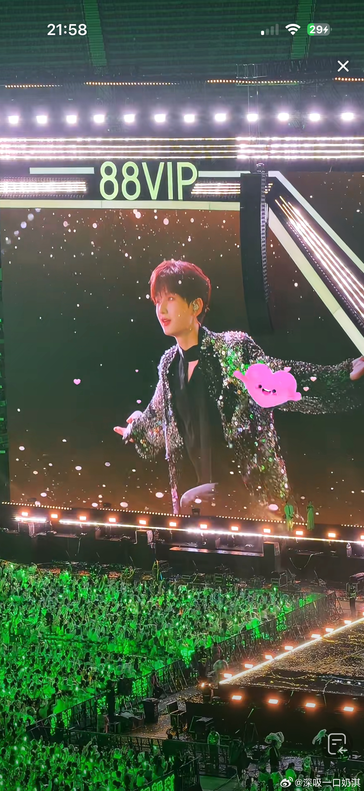 成毅绿海抢不到🎫 也全程陪淇淇唱完果不淇然 永远热恋💘