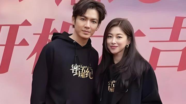 《蜜语纪》是由‌钟汉良、朱珠‌领衔主演的都市职场情感剧，于‌2026 年 4 月