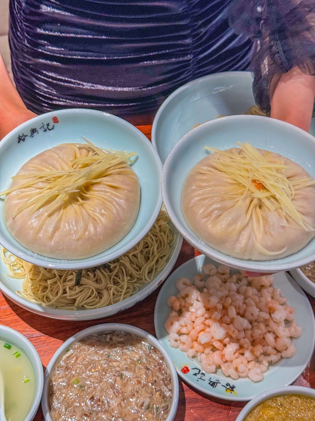 秋天一碗幸运的香喷喷蟹黄面来咯