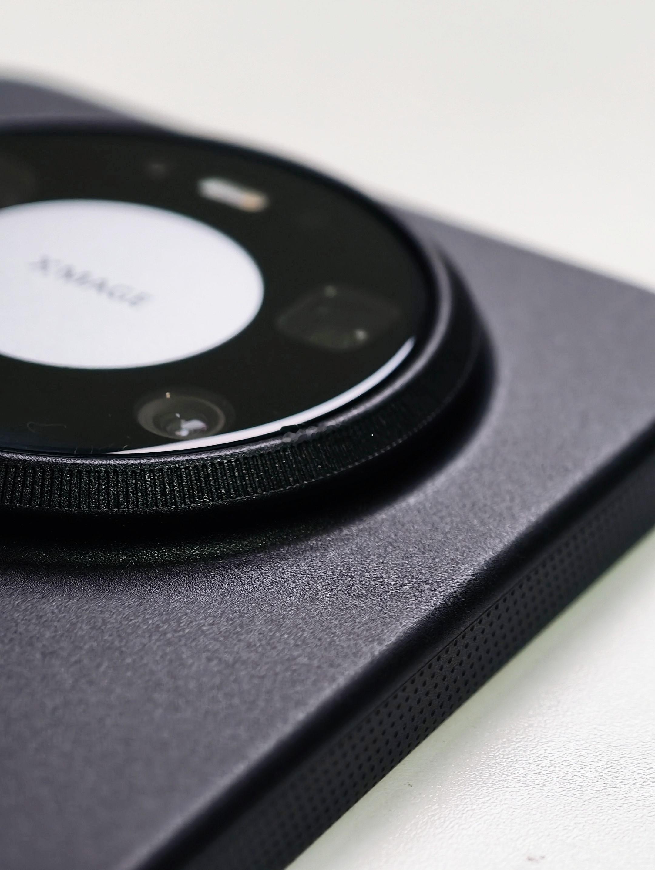 我现在已经接受了mate80promax的宽，已经做主力机了。软件适配的问题无所