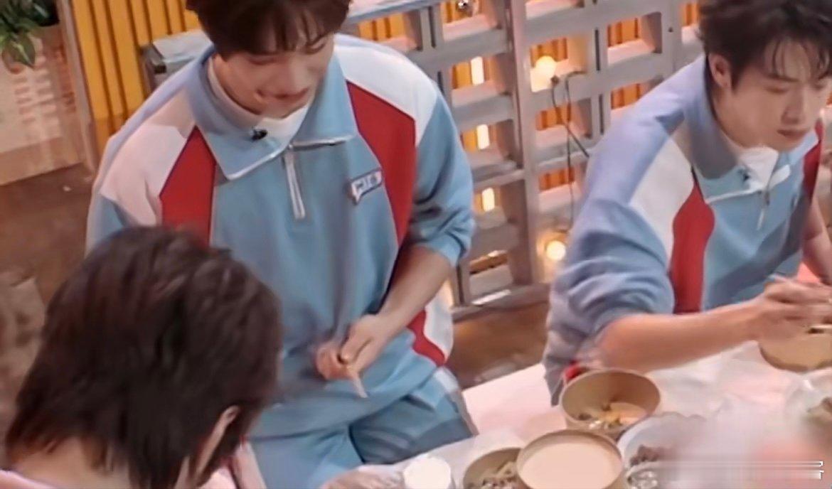 魏大勋问陆虎专辑给到直播间的价格 魏大勋砍价 DNA 狠狠动了！沉浸式追问陆虎专