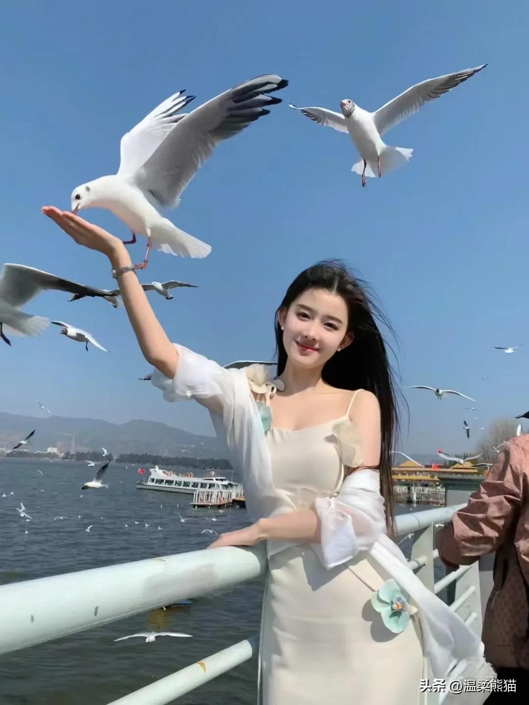 你觉得这个世界上最爱你的人是谁自己也可能最爱自己，懂得自我珍惜。
