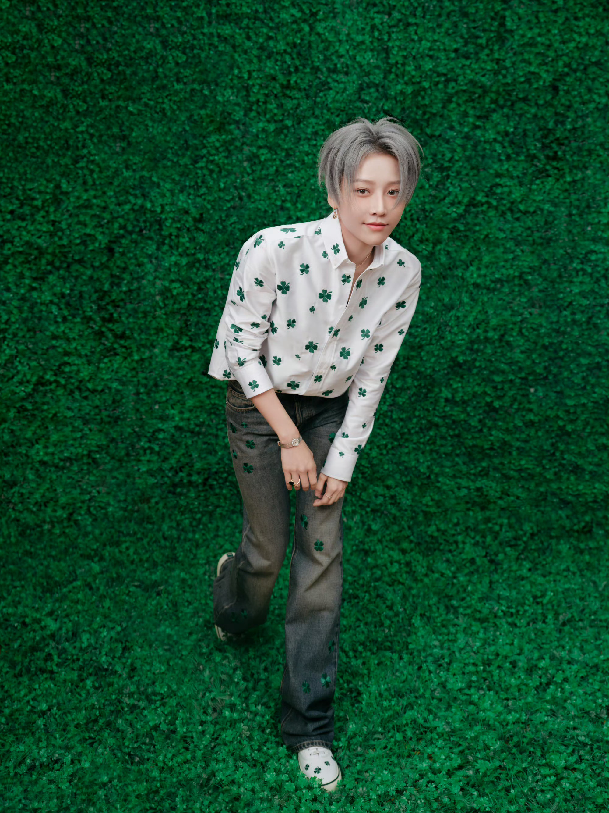 刘雨昕 in Dior 🍀🍀🍀 今日活动造型，身穿26春夏系列服饰，白衬衫