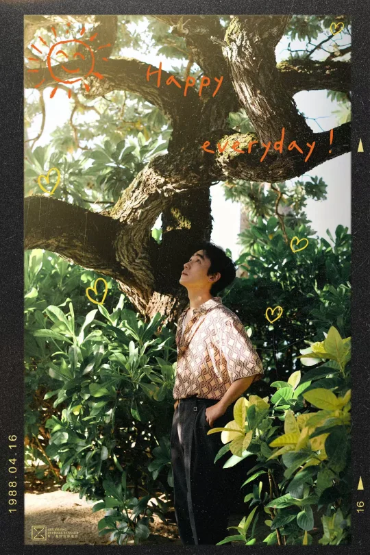 绿荫交织的旅人， 光斑跃动的诗行， 海风吹拂的和鸣， 共享这静谧丰盈的...