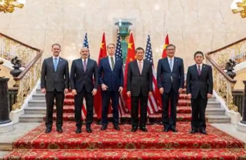 美国开始耍无赖，贸易战打不过中国，科技战也失败，军事又不是对手，颜色革命在中国不