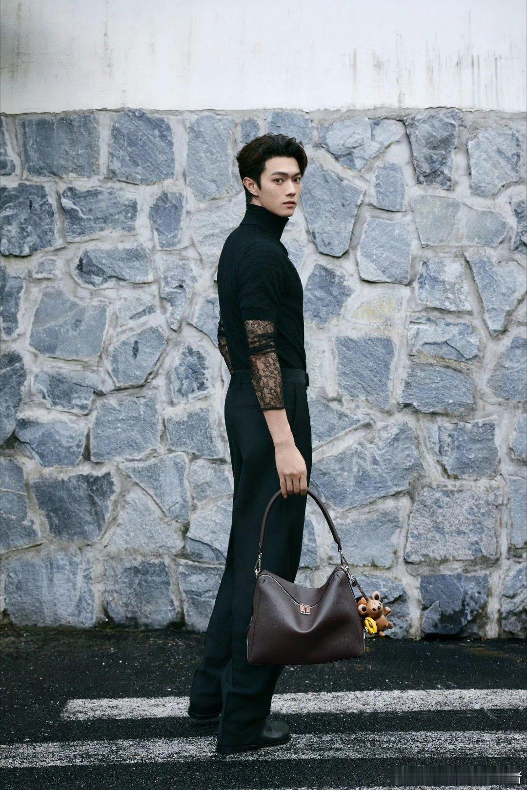 许凯 Fendi 推广新片，还有蕾丝元素[开学季][开学季] ​​​