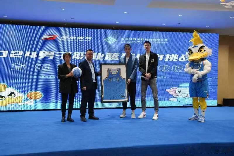 北京首钢男篮IP商业化加速，影响力辐射到云南，助力玉溪体旅融合。近日，北京首钢体
