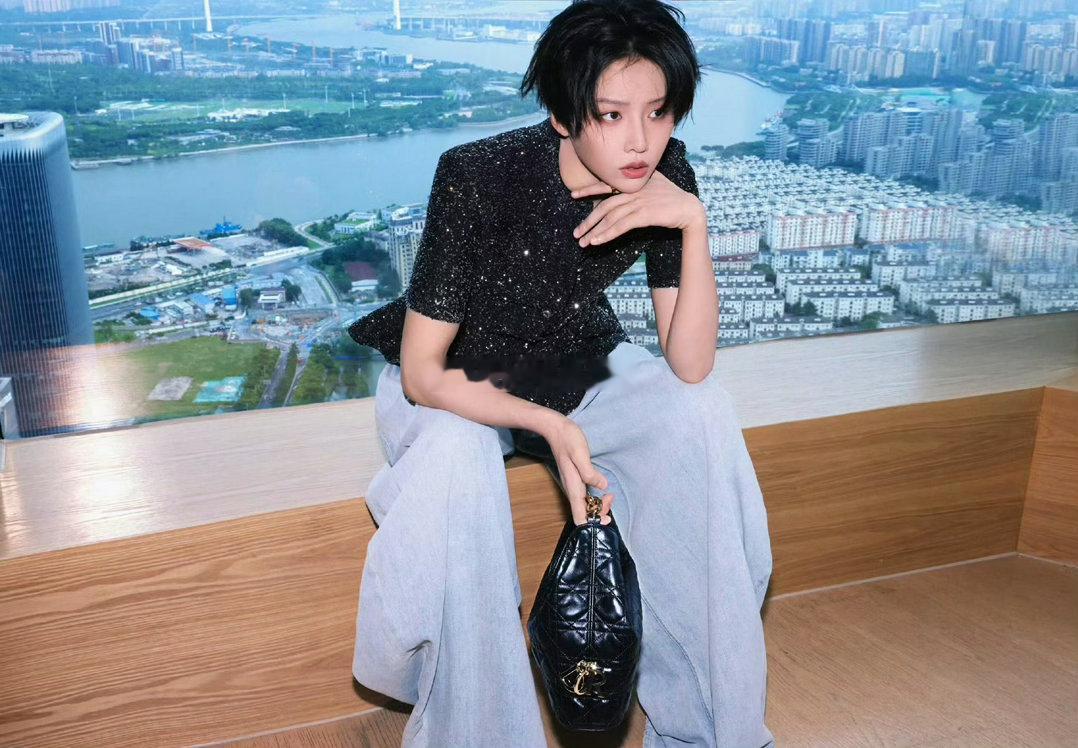 刘雨昕不愧是Dior global ambassador ！接连上身27早春、2