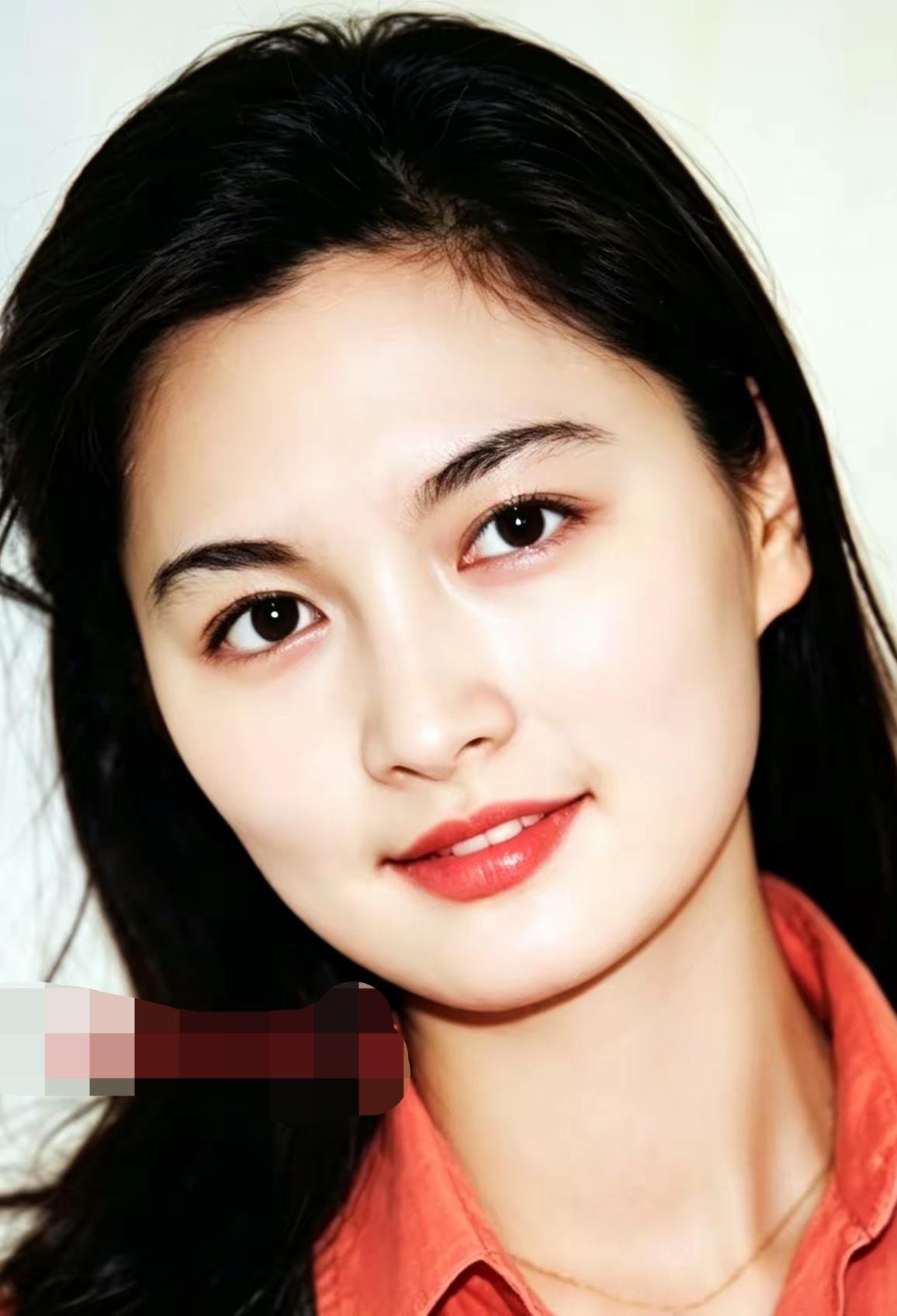 她比林青霞美，比林更有气质，完美无瑕的一张脸