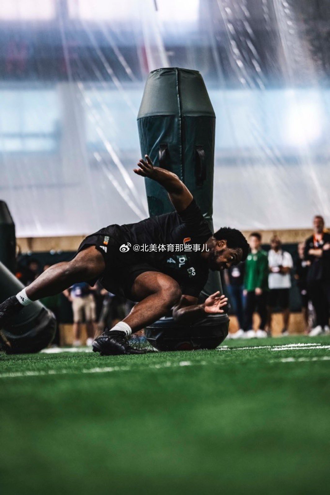 Rueben Bain 这个 bending 已经有点刻意了，虽然展示了自己的脚