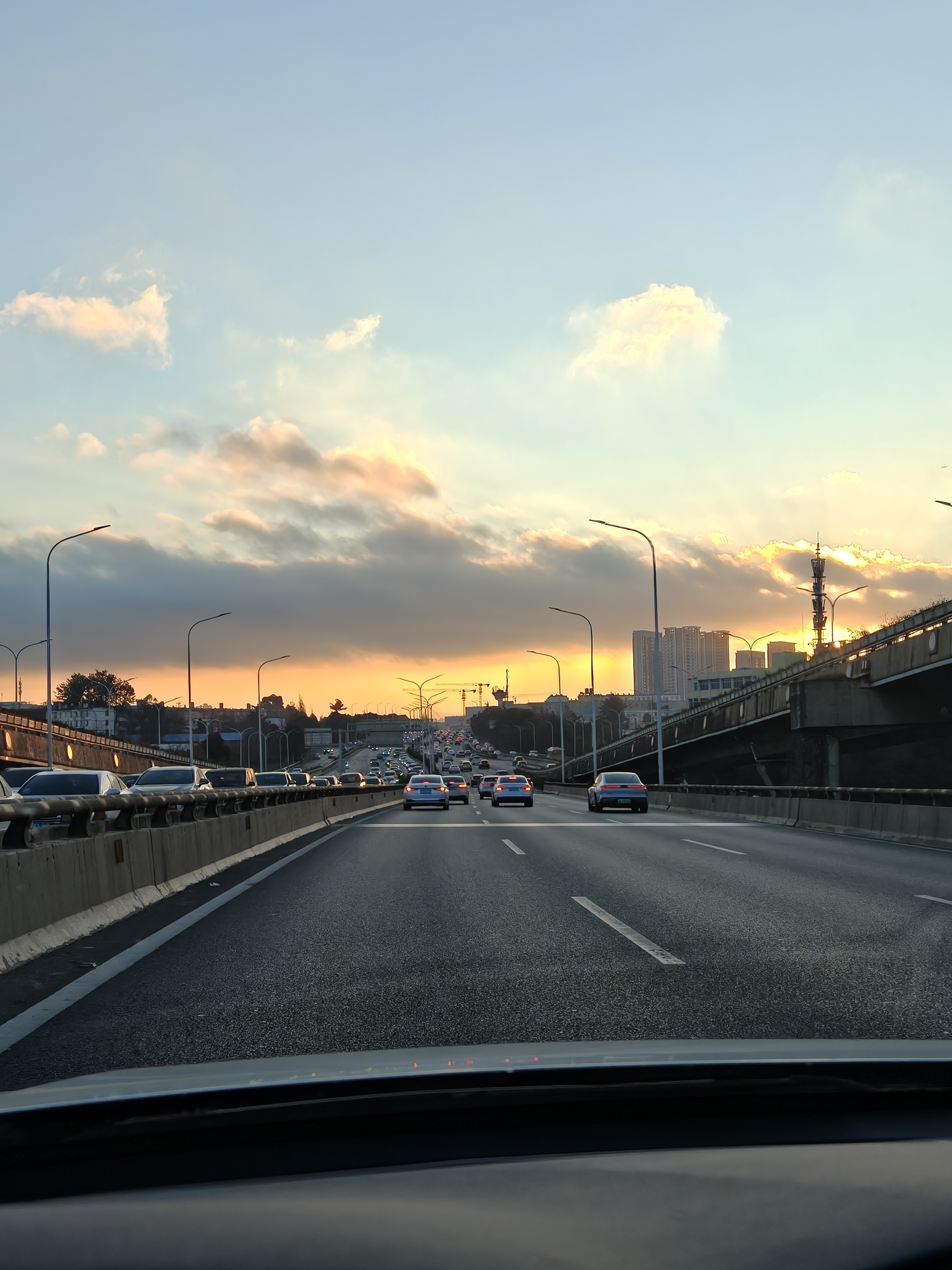 早晨，图4这里每次路过都有一堆小姐姐在拍照，过来看看也就那样嘛