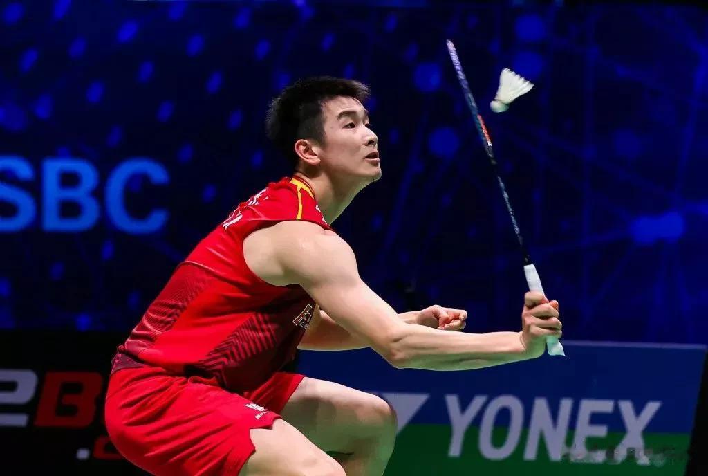  国羽首日比赛结果出炉:
李诗沣2:0哈萨克斯坦帕兹林(21:10，21:9)
