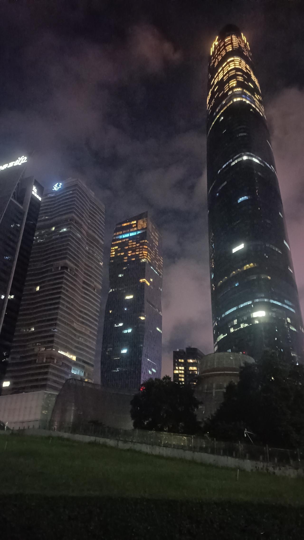 人活一辈子，啥才真正属于自己？很多人觉得是财富，有钱能住大房子、开豪车、享美食。
