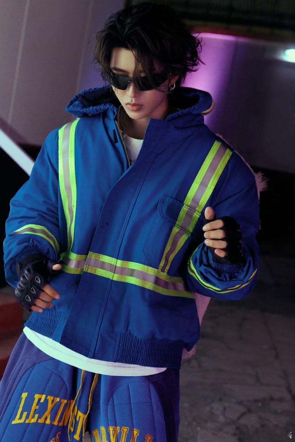 蔡徐坤的运动系质感美学 蔡徐坤以实验性视角拓展艺术表达，也以多元穿搭塑造独特风格