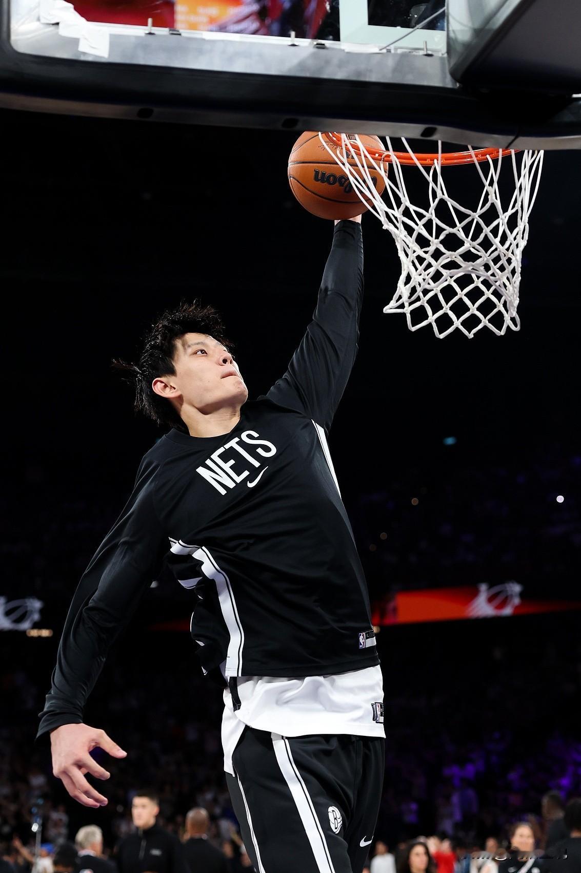 曾凡博本赛季不打澳洲NBL，他拒绝了伊拉瓦拉老鹰合同！
接下来，摆在曾凡博面前的