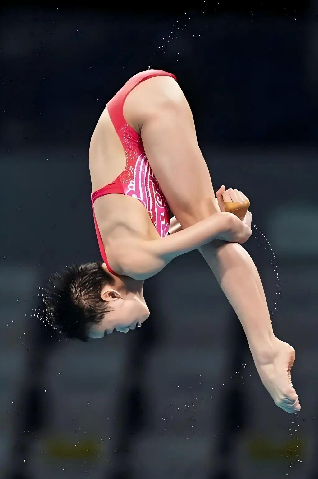 17岁成就大满贯！全红婵凭水花消失术，书写跳水界传奇
 
从14岁东京奥运一战封