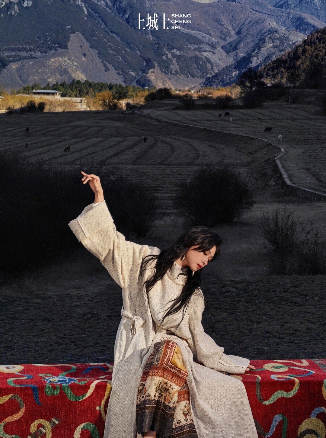 万茜上城士雪山大片上城士把万茜拍得好有故事感 救命！万茜这组雪山大片直接美到我失