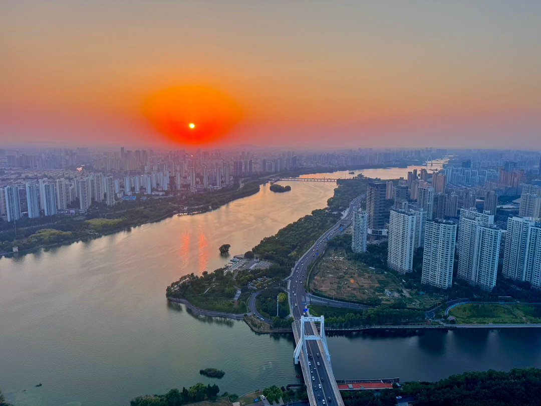 山东夕阳好美啊临沂电视塔上看到了沂河夕阳。拥车子旅图[超话]  ​​​