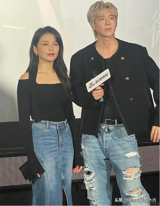 男明星颜值没有多大的变化，即使没有开滤镜也依旧能扛得住生图，可是女明星的颜值却看