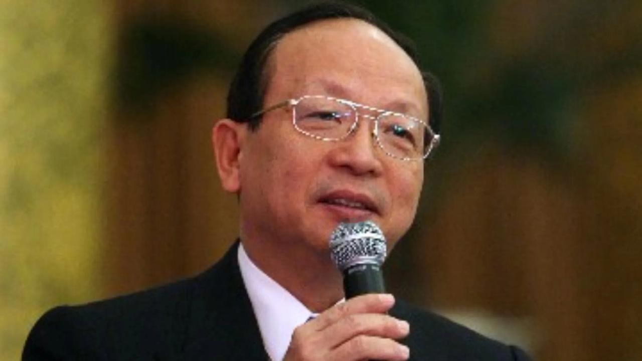 蒋友柏是蒋家第四代后人。蒋介石是他的曾爷爷，蒋经国是他的爷爷，他的父亲是蒋孝勇。