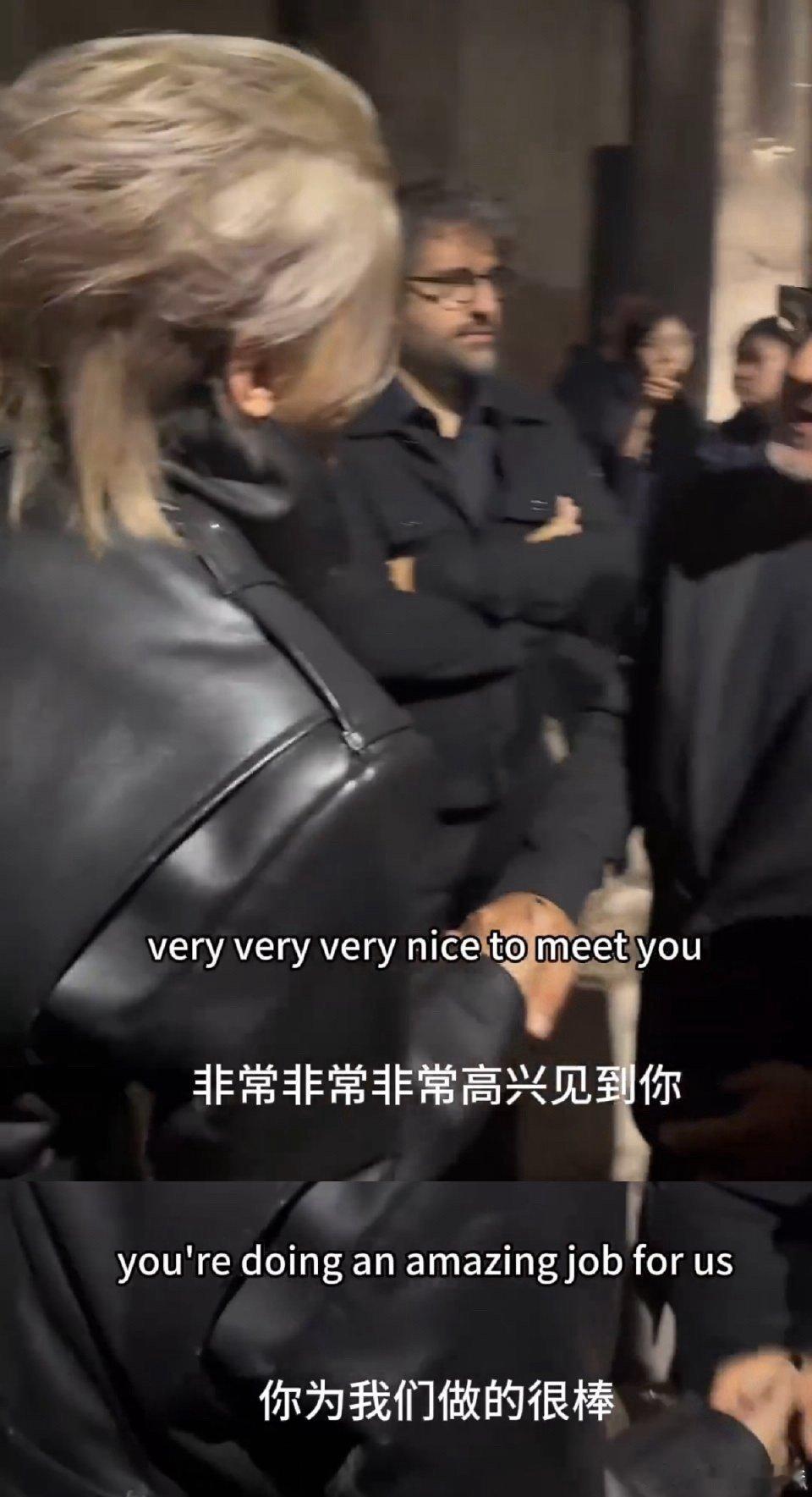蔡徐坤WeloveChina 必须点赞！蔡徐坤用自身行动让外国友人说出“我们爱中
