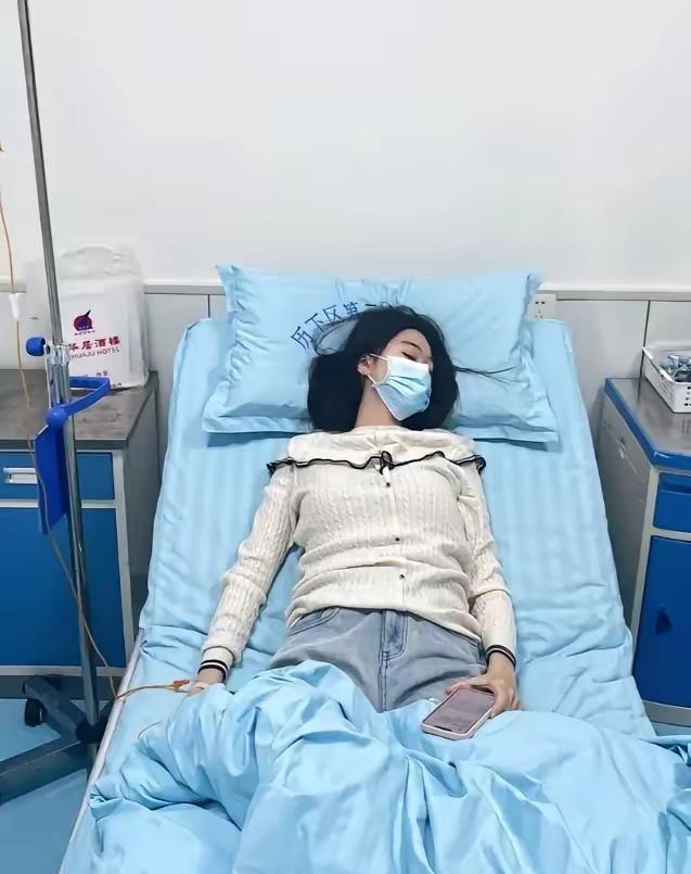 一个17岁的女孩，因为拉肚子去医院，结果肠镜一做，医生沉默了。从肛门口到整个结肠