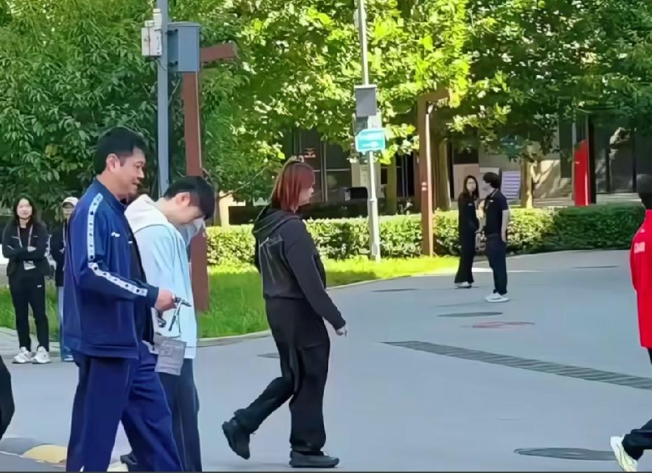 10月7日，首钢园的这条路，已经被挡的严严实实，再不会看到，极个别人跟某位教练吵