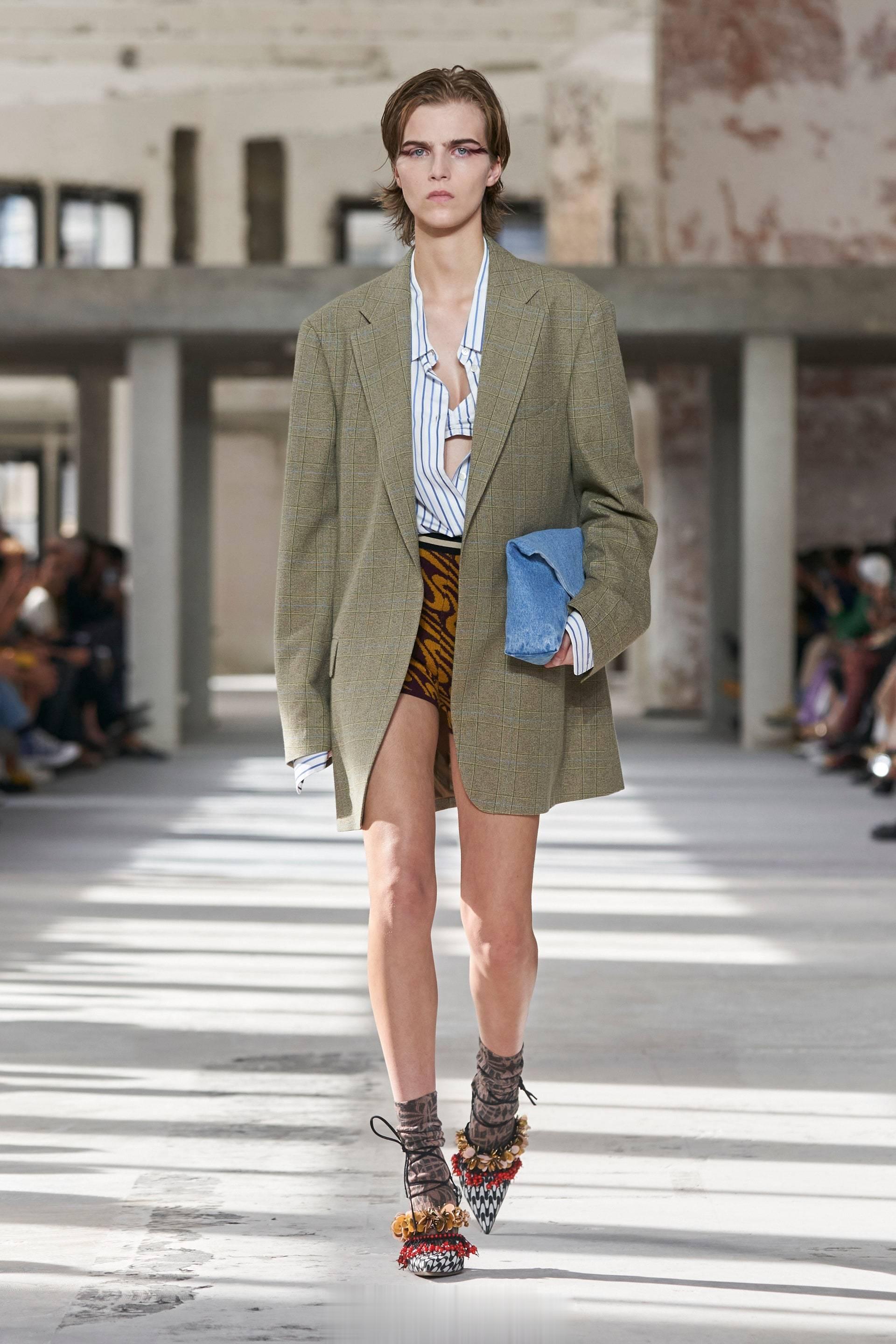 • Dries Van Noten Spring 2024这一季，Dries V