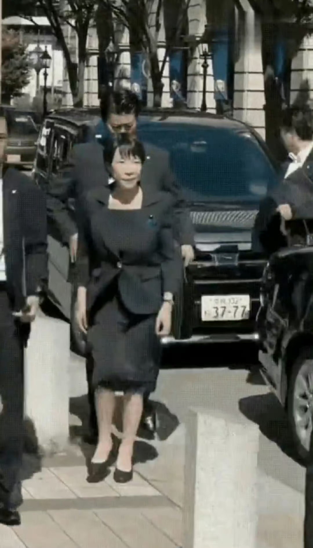 日本有些政客，真是800个坏心眼子。但是多行不义必自毙，上一个使坏心眼子的，现在