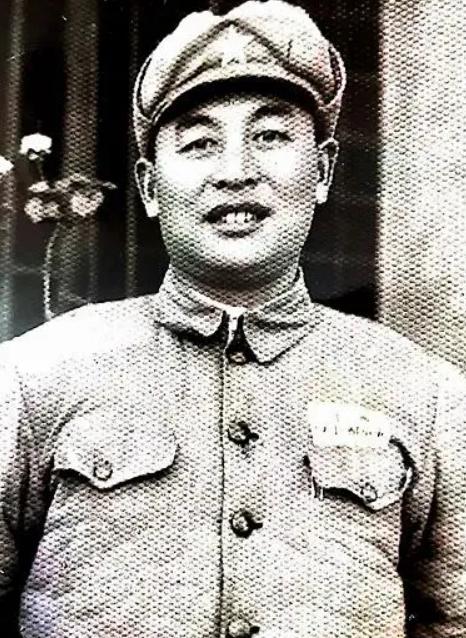他是抗美援朝的王牌军长，55年仅被授大校，毛主席追加：开除党籍。1955年，解放