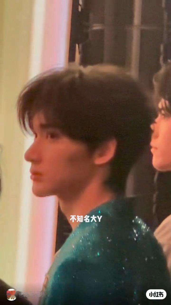 心疼了……好帅……心疼了……好帅…… 余宇涵重庆动画电影周闭幕式花絮