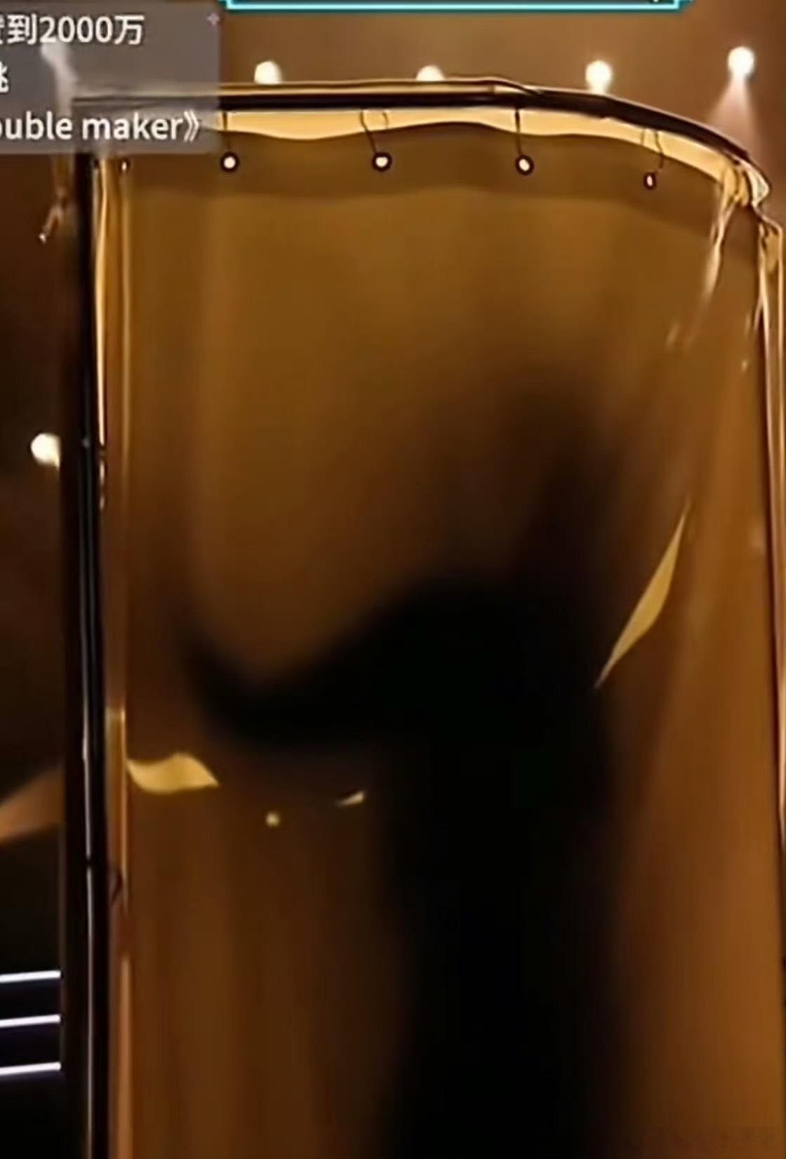 卧槽！这有啥好看的，不明白大家都期待想看什么呢？冯提莫直播间换装被封