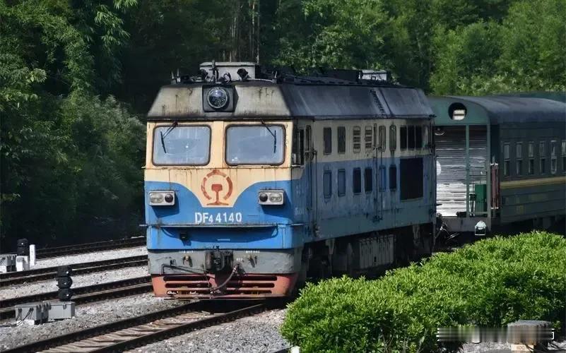 湘桂铁路是唐生智搬来东安吗？
湘桂铁路（老线）是西起桂林（原广西首府），东至衡阳