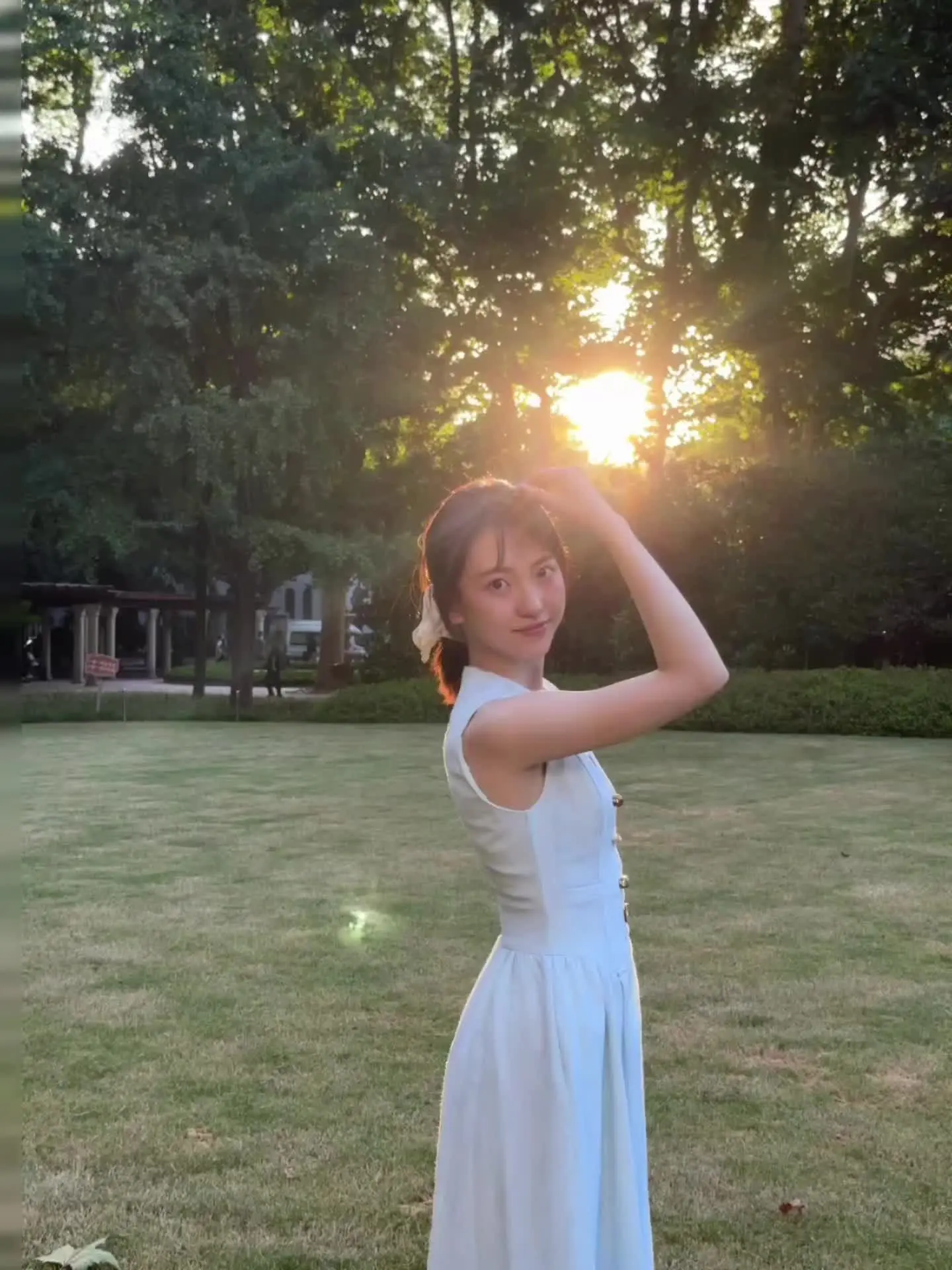 阳光洒在身上暖暖的☀️