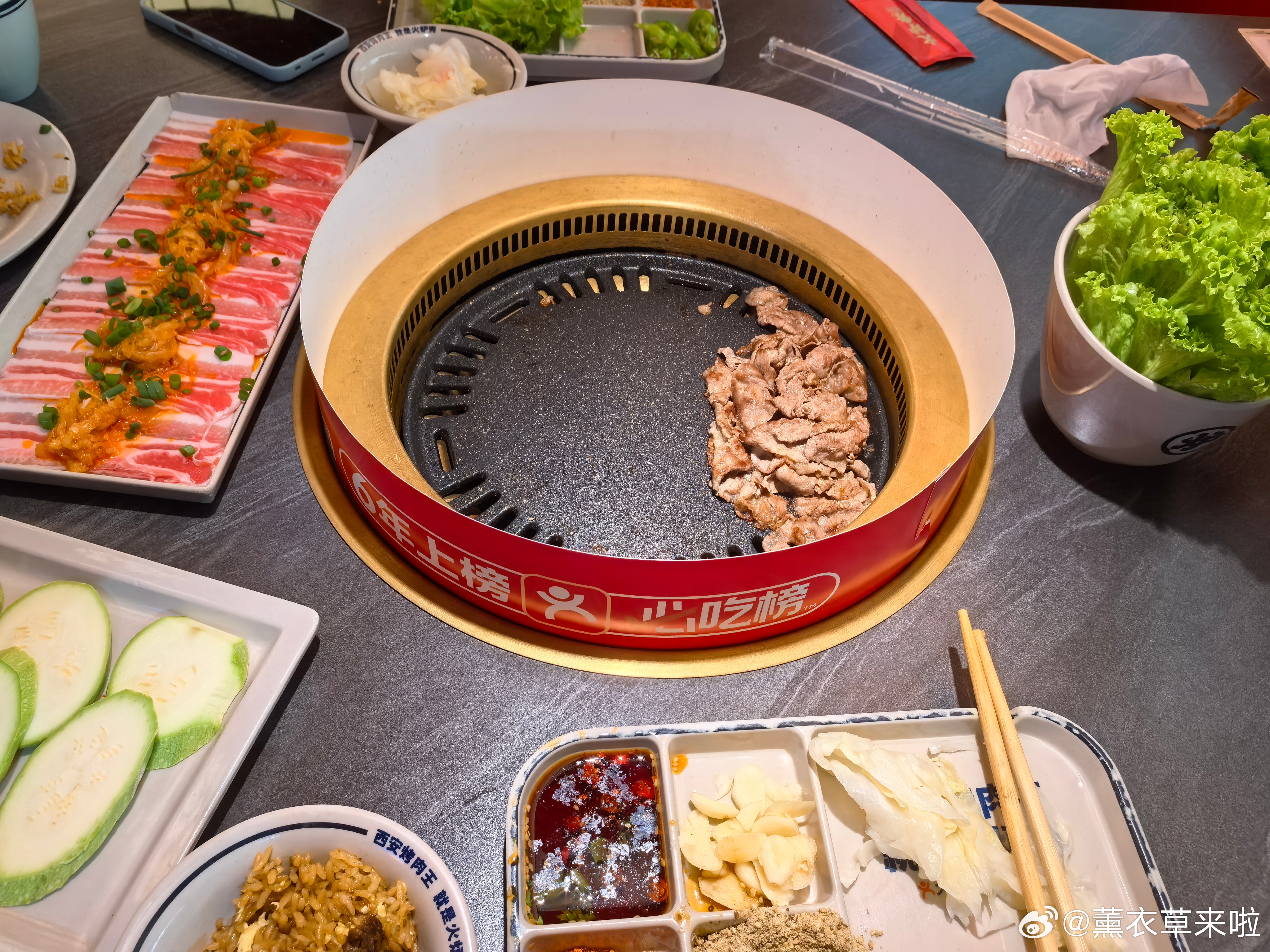 今日午餐 陕西人有自己的烤肉品牌，味道不错价格还实惠，吃饱喝足继续逛。 西安·火