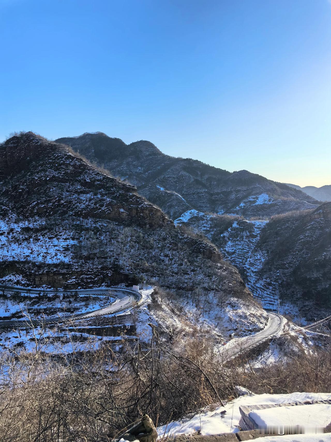 雪后-京郊最美回形针山路，赛九曲盘山悬崖路，自驾体验感超强…..

#大北方冬日
