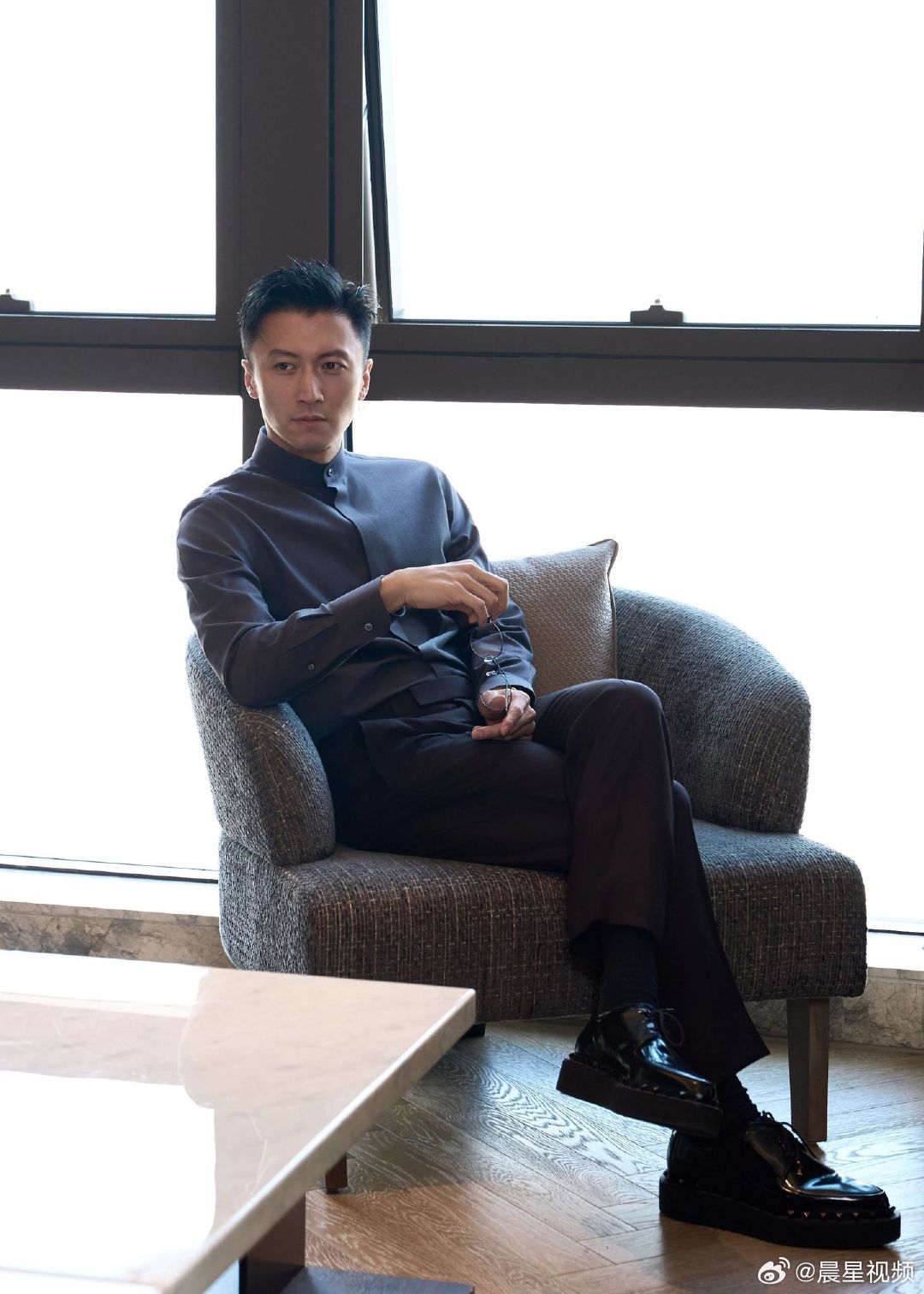 谢霆锋是懂我们这些吃货的 把半个客厅改成厨房研发新菜，谢霆锋对美食的认真劲真让人