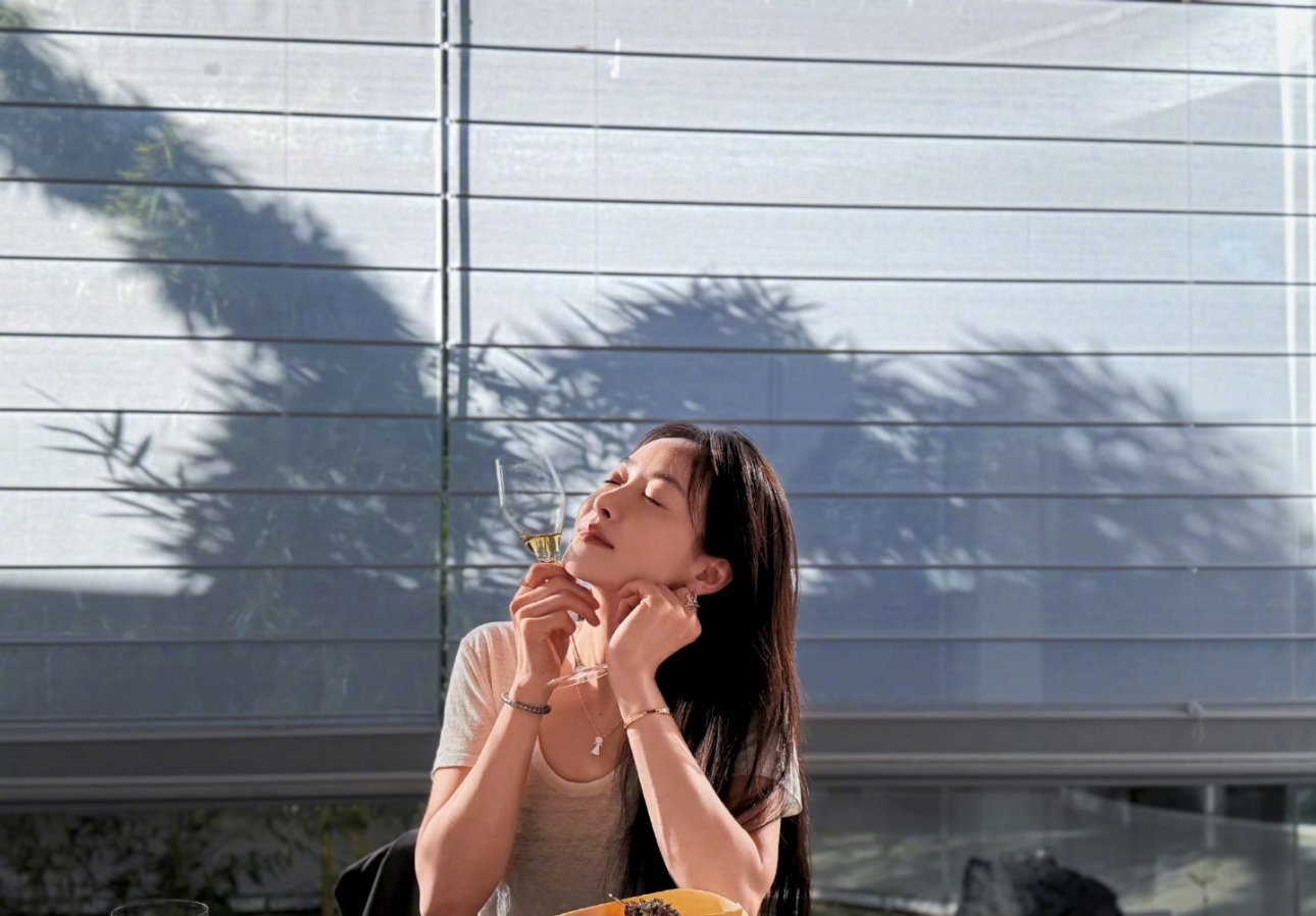 宋茜情人节快乐哦  我也想成为你的搭子