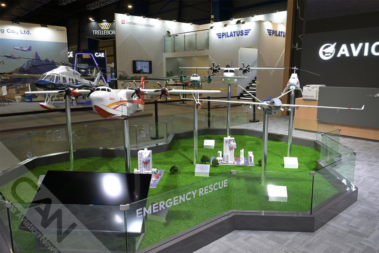 第十届新加坡航展上，中国航空工业集团展台打造覆盖多场景的航空应急救援体系。（摄影